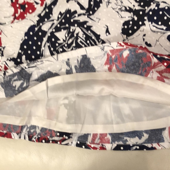 Carolina Herrera White with red/navy floral print dress - Picture 4 of 8